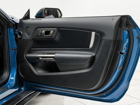 Used 2021 Ford Mustang Shelby GT500 w/ Carbon Fiber Track Pack image 39