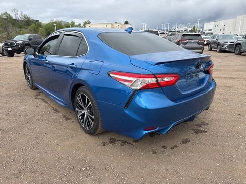 Used 2020 Toyota Camry SE image 3