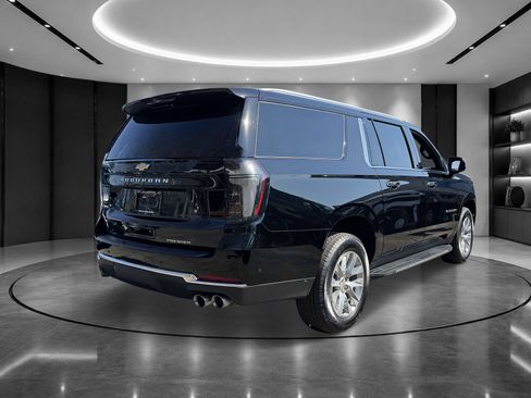Certified 2025 Chevrolet Suburban Premier AWD/4WD image 4