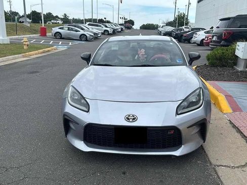 Used 2023 Toyota GR86 RWD image 2