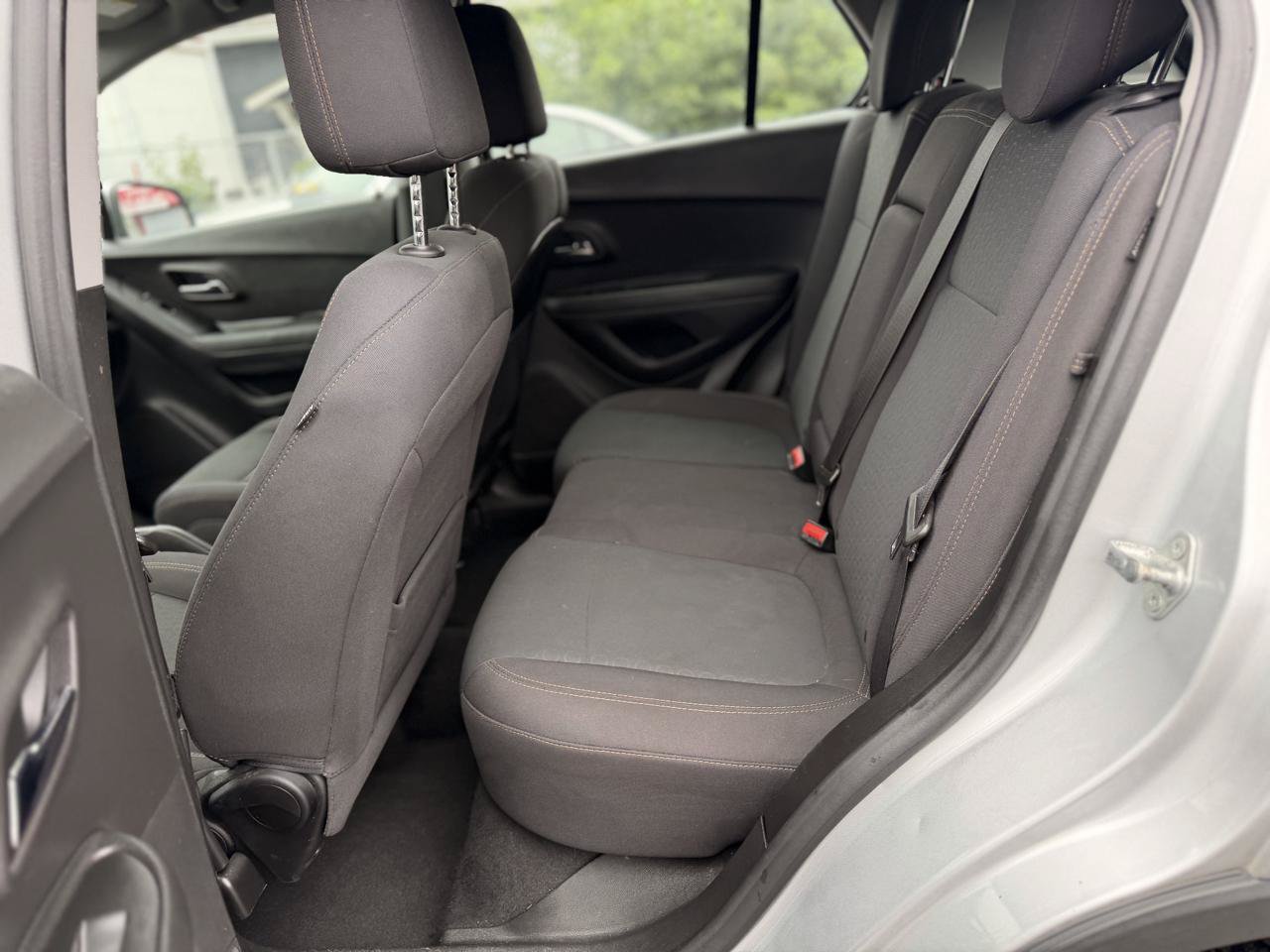 Used 2019 Chevrolet Trax LS FWD image 34