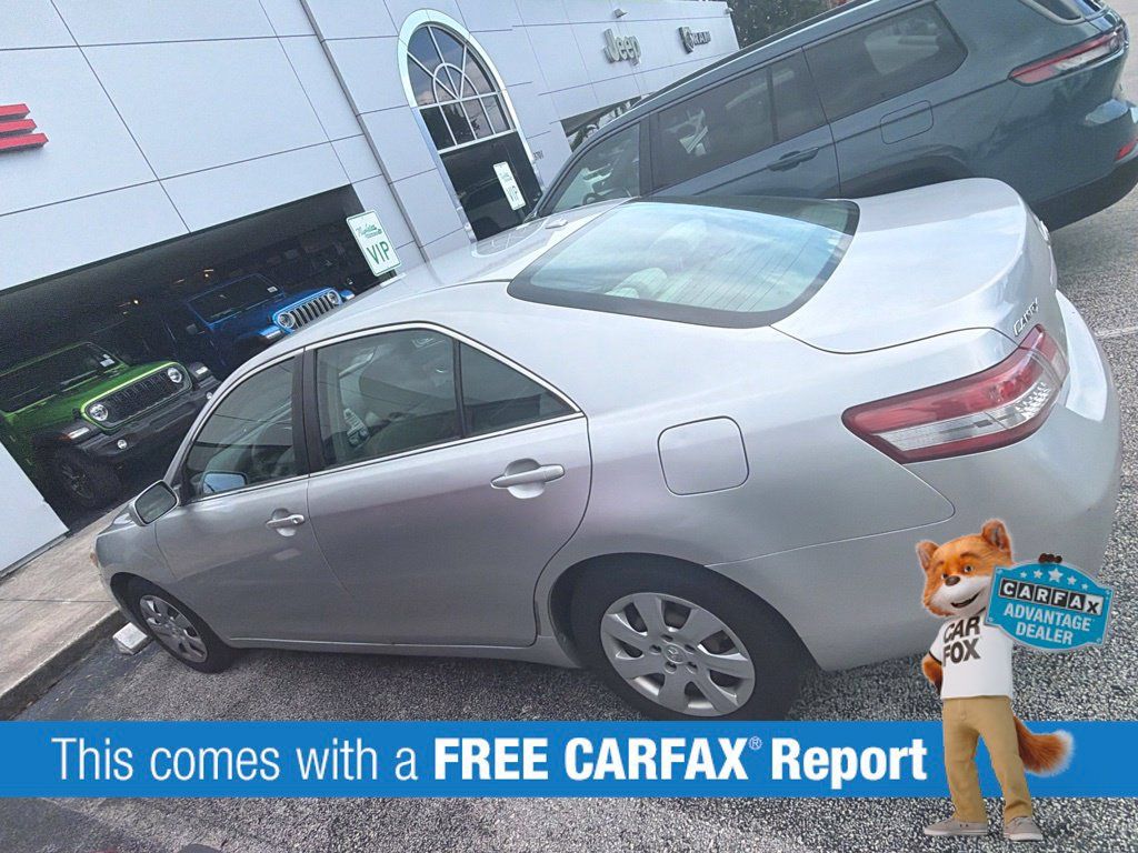 Used 2011 Toyota Camry LE FWD image 3