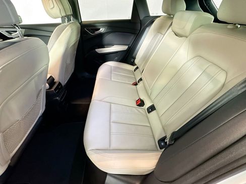 Used 2025 Audi Q4 e-tron Premium Plus image 23