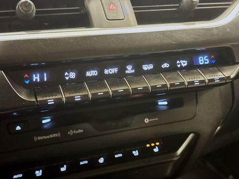 Used 2019 Lexus UX 250h image 18