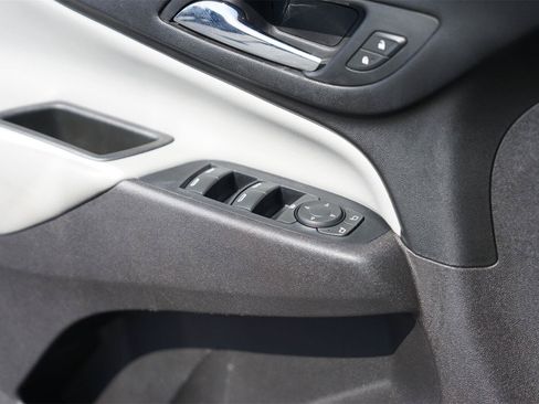 Used 2019 Chevrolet Equinox LS FWD image 29