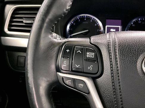 Used 2014 Toyota Highlander XLE image 23