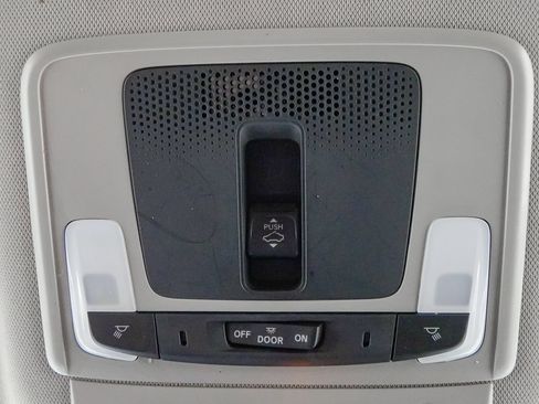 Used 2025 Honda HR-V EX-L image 23