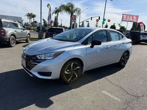 New 2025 Nissan Versa SR w/ Trunk Package FWD image 3