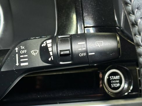 Used 2022 Nissan Pathfinder SL AWD/4WD image 36