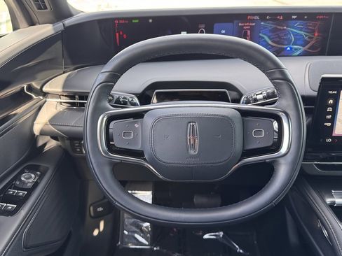 Used 2025 Lincoln Nautilus Premier w/ Jet Appearance Package image 22