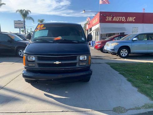 Used 2000 Chevrolet Express 1500 RWD image 3