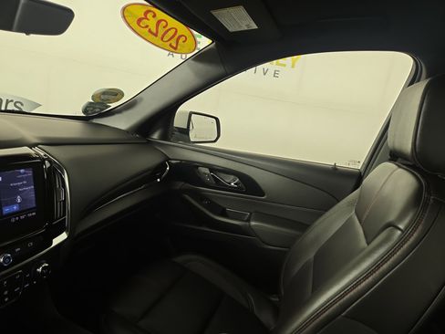 Certified 2023 Chevrolet Traverse RS image 25