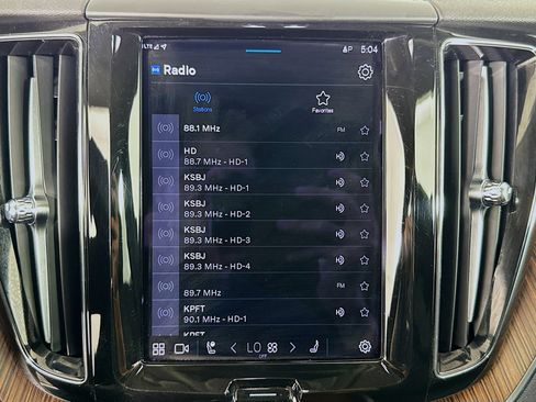 Used 2023 Volvo XC60 B5 Plus w/ Protection Package Premier image 17