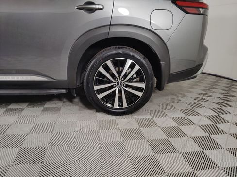 Used 2023 Nissan Pathfinder Platinum image 12