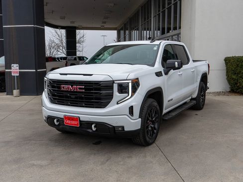 Used 2025 GMC Sierra 1500 Elevation w/ Elevation Premium Package image 3