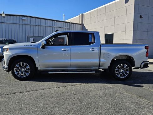 Certified 2022 Chevrolet Silverado 1500 LT image 2