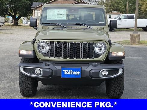 New 2025 Jeep Gladiator Sport image 3