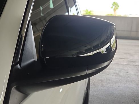 New 2025 Jeep Grand Cherokee Laredo image 12