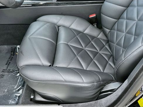 Certified 2024 BMW 740i RWD image 19