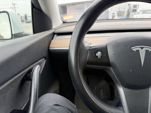 Used 2021 Tesla Model Y Long Range AWD/4WD image 7