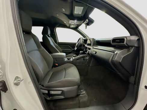 Used 2025 Toyota 4Runner SR5 image 32