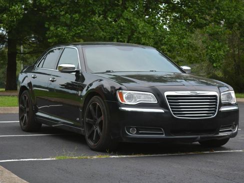Used 2013 Chrysler 300 C RWD image 3