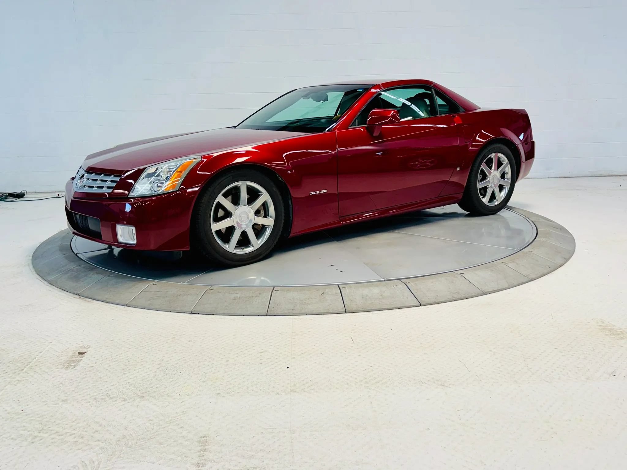 Used 2006 Cadillac XLR RWD image 13