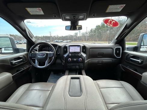 Used 2022 GMC Sierra 3500 SLT w/ SLT Preferred Package image 8