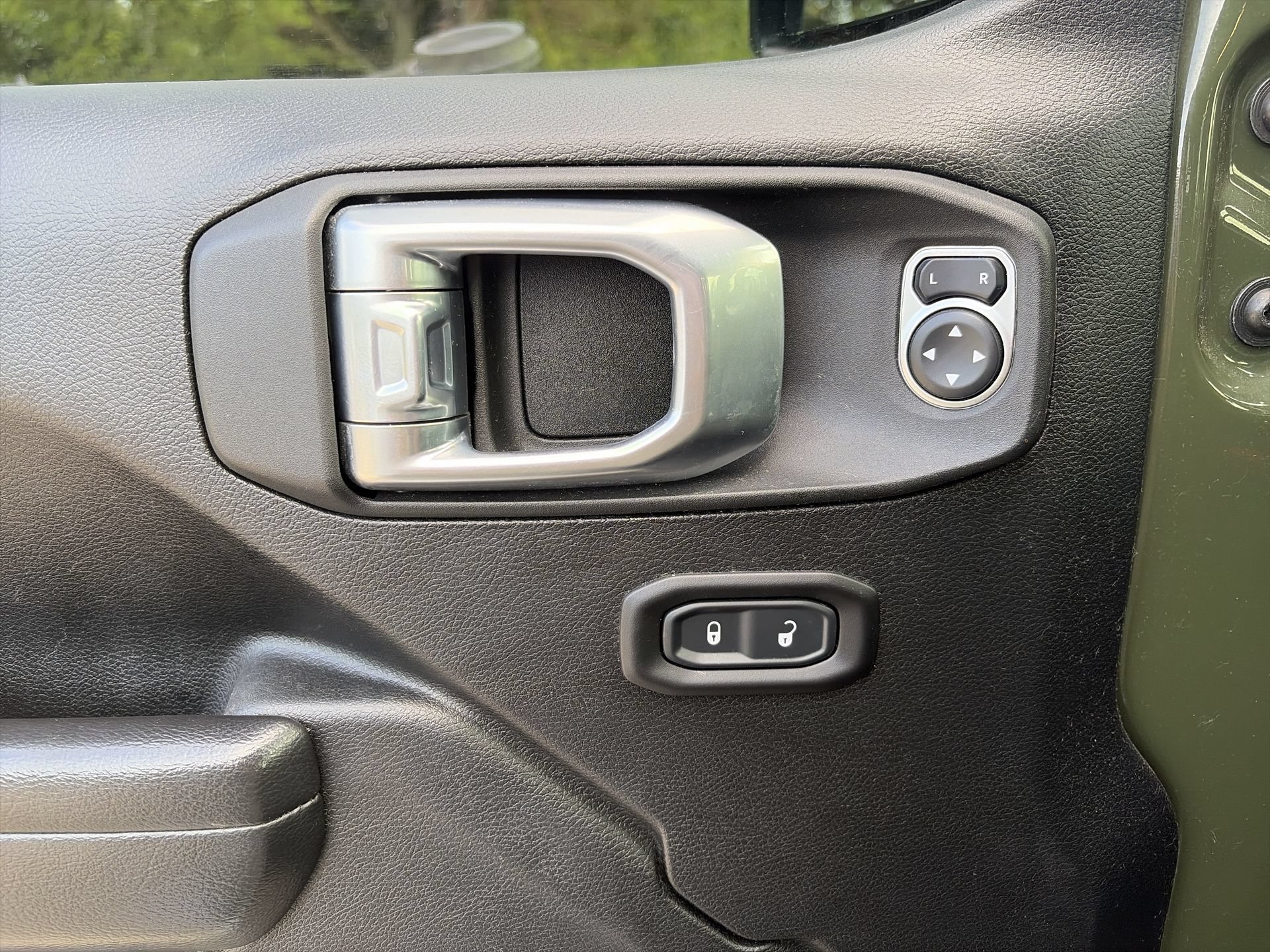 Used 2021 Jeep Gladiator Mojave AWD/4WD image 25