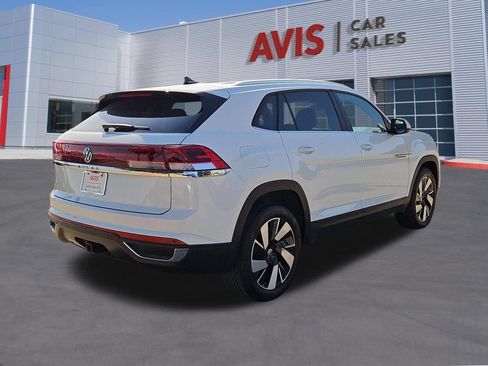 Used 2025 Volkswagen Atlas Cross Sport SE FWD image 6