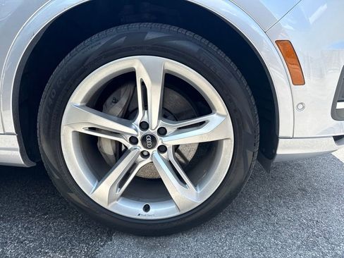 Used 2019 Audi Q7 3.0T Prestige w/ Prestige Package AWD/4WD image 3