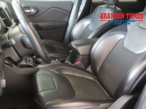 Used 2021 Jeep Cherokee Latitude Plus FWD image 10