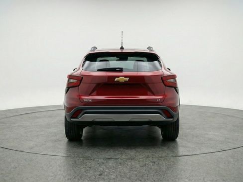 Used 2025 Chevrolet Trax LT FWD image 7