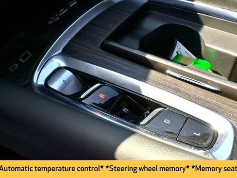 Used 2024 Buick Enclave Avenir w/ Avenir Technology Package image 12