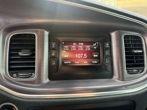 Used 2017 Dodge Charger SE image 30