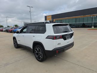 New 2026 Jeep Cherokee Overland w/ Trailer Tow Group AWD/4WD video 3