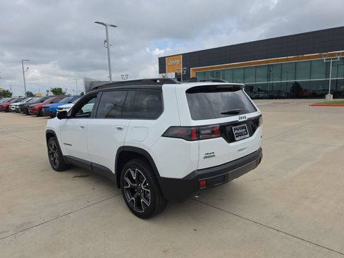 New 2026 Jeep Cherokee Overland w/ Trailer Tow Group AWD/4WD image 3