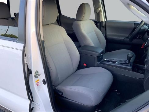 Used 2019 Toyota Tacoma SR AWD/4WD image 9