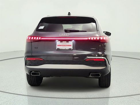 Used 2025 Audi Q5 Premium Plus w/ Premium Plus AWD/4WD image 6