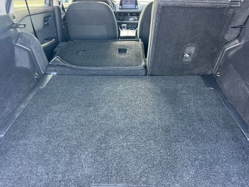 Used 2023 Nissan Rogue SV image 12