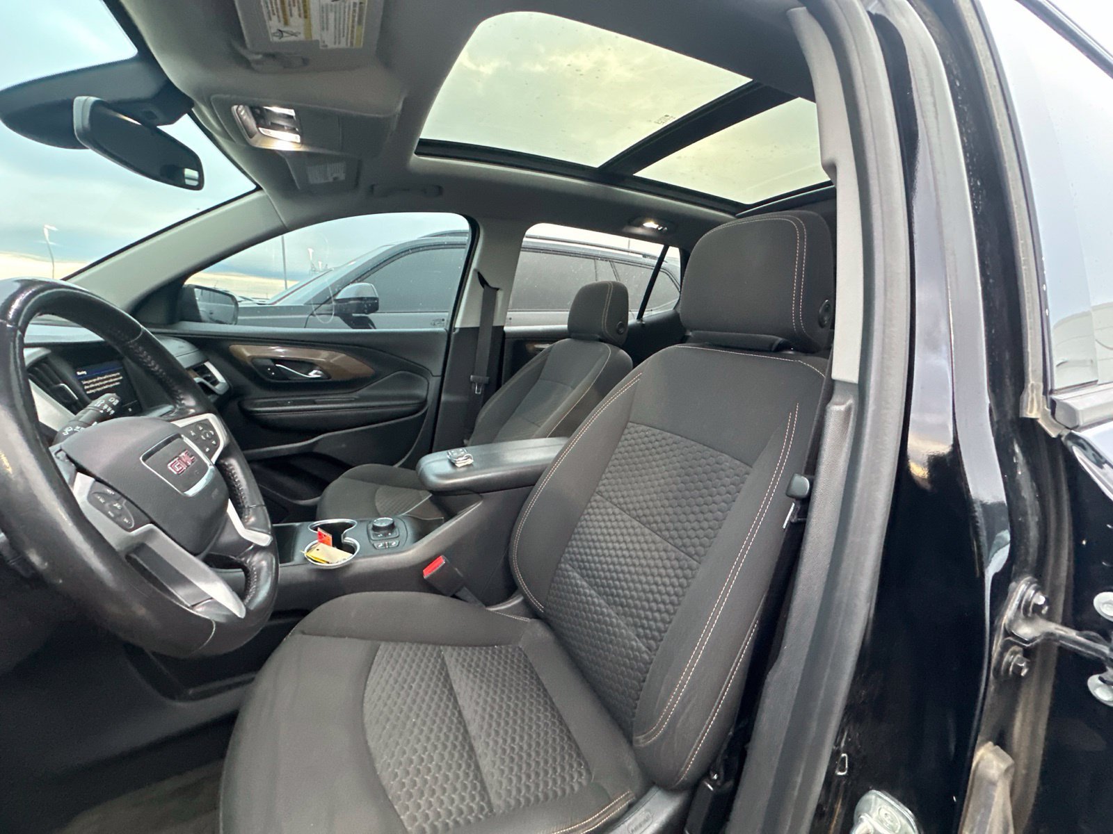 Used 2021 GMC Terrain SLE w/ Driver Convenience Package AWD/4WD image 5