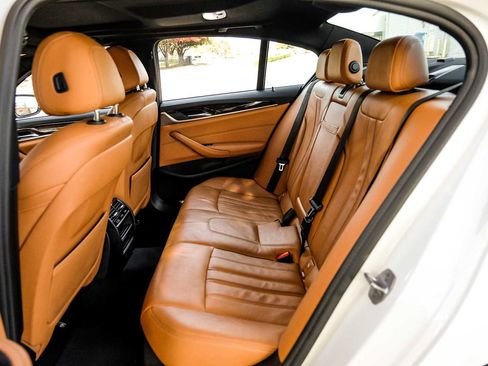 Used 2019 BMW 530i xDrive w/ M Sport Package image 40