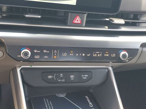 New 2026 Kia Carnival FWD image 17