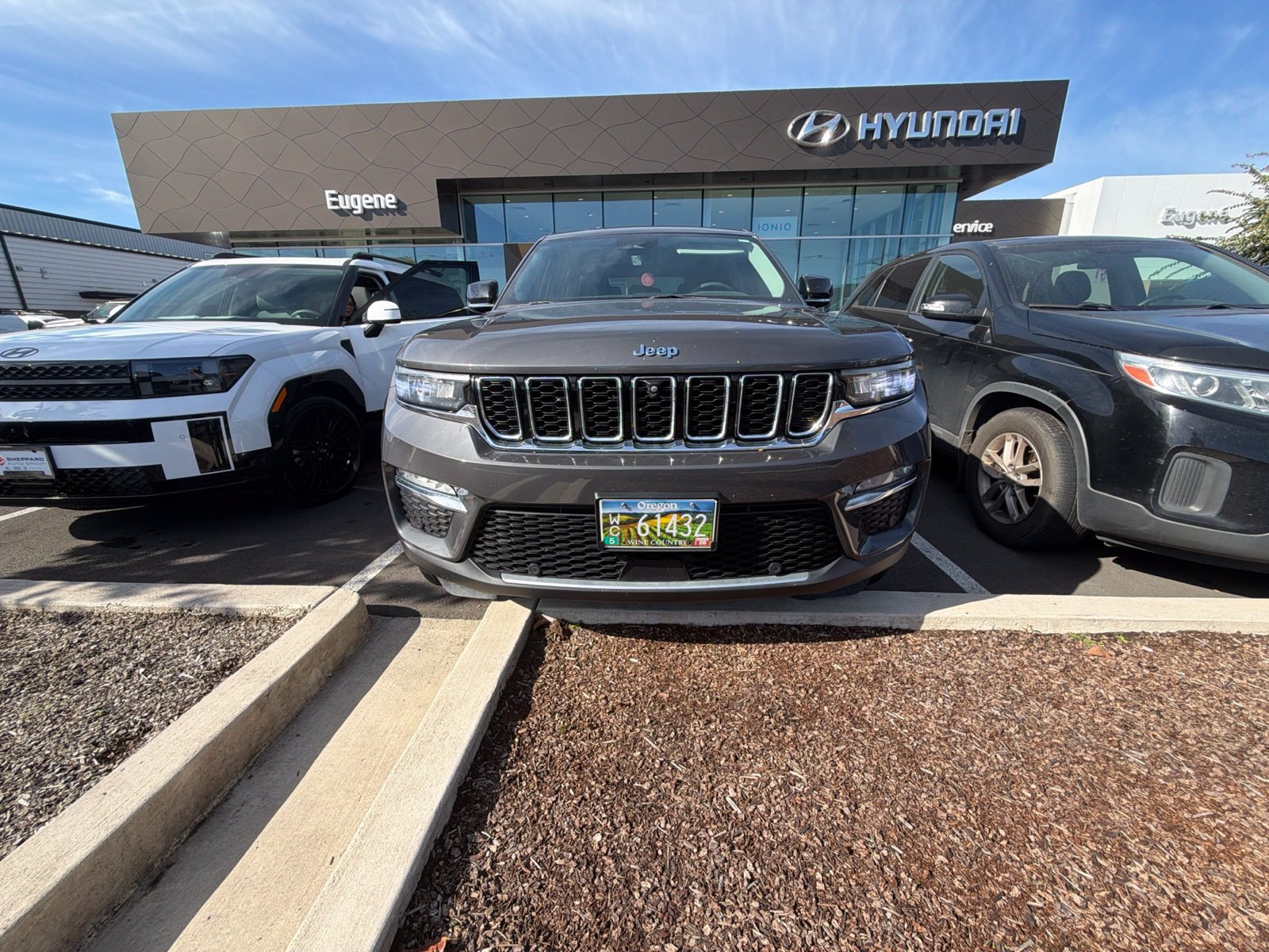 Used 2022 Jeep Grand Cherokee Limited 4xe w/ Luxury Tech Group II AWD/4WD image 6