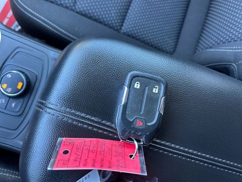 Used 2023 GMC Terrain SLE image 31