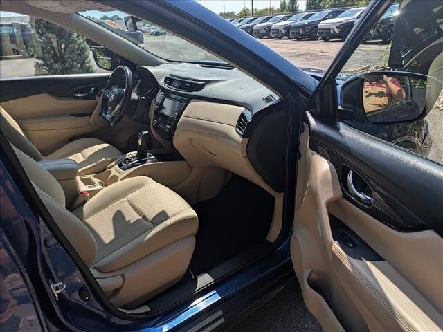 Used 2020 Nissan Rogue SV FWD image 11