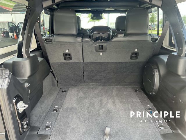 Used 2026 Jeep Wrangler Unlimited Rubicon AWD/4WD image 32