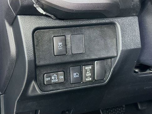 Used 2022 Toyota Tacoma TRD Off-Road AWD/4WD image 10