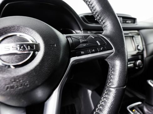 Used 2020 Nissan Rogue SV image 32