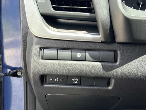 Used 2023 Nissan Rogue SV AWD/4WD image 32